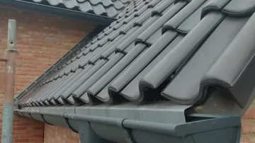 установка водосточного желоба