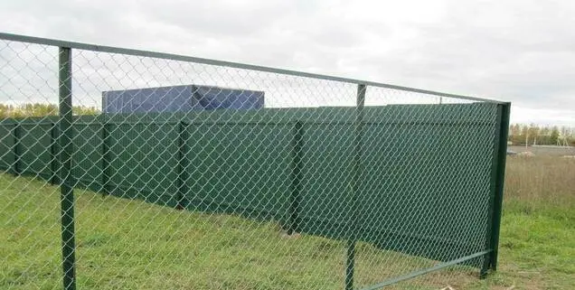 готовый забор из рабицы в уголке