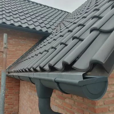 установка водосточного желоба