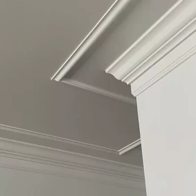 монтаж молдингов на потолке